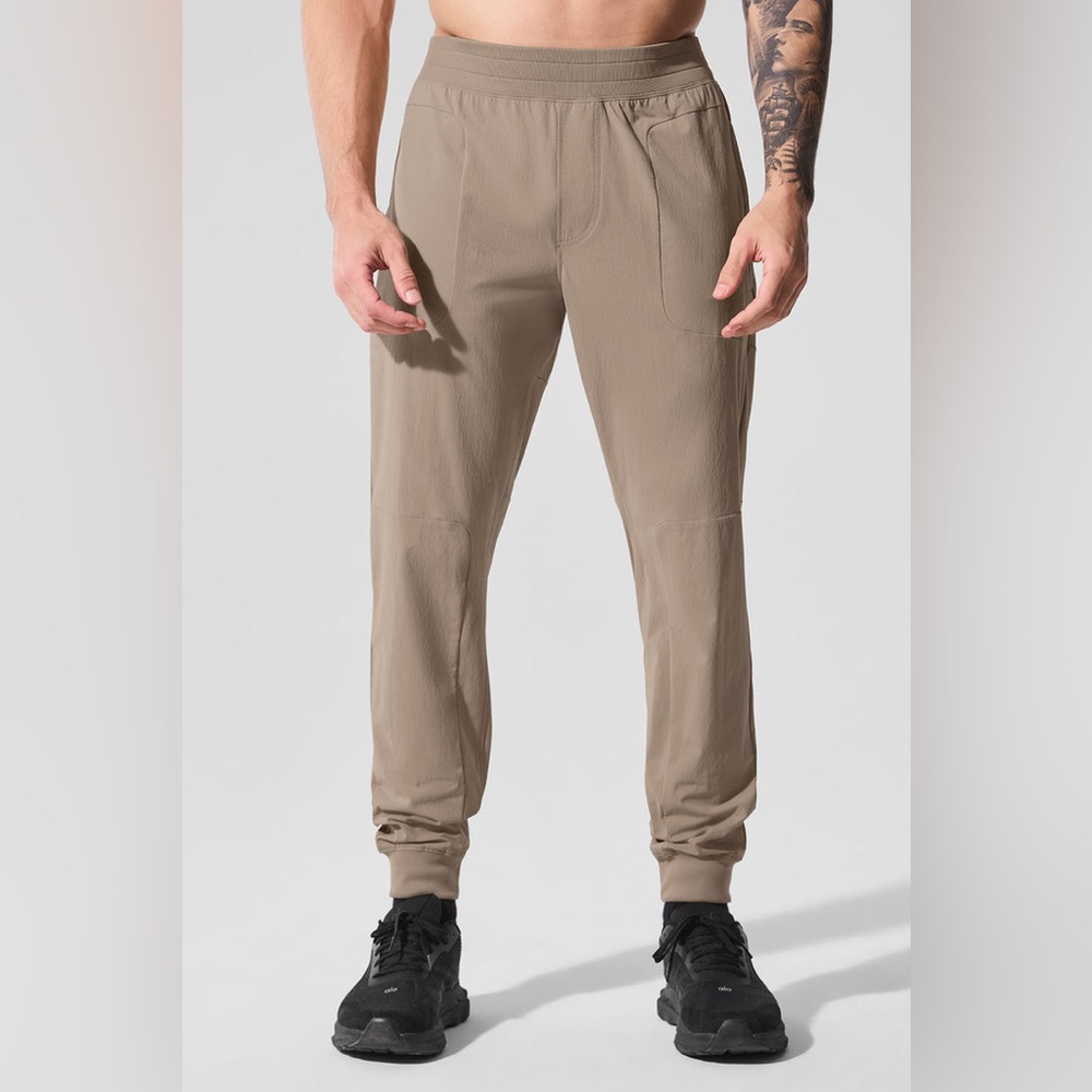 ALO Yoga Men’s Co-Op Pant | Gravel (Tan) | Size M
